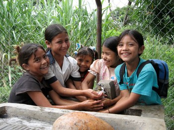 Children at new school tap in Paraiso Moras, Lempira, Honduras. Image Credit: Water.org